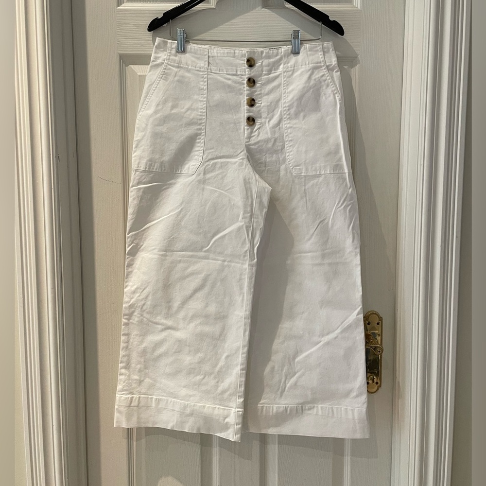 Woman’s wide leg white pants